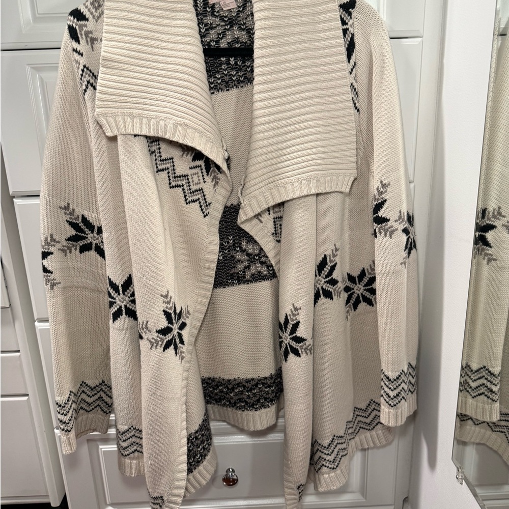 Forever 21 Cream and Black Patterned Cardigan